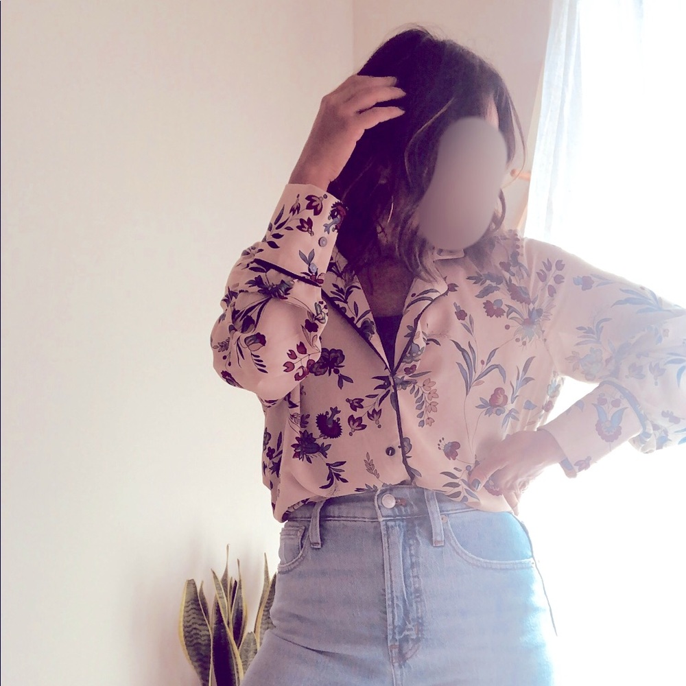 Cute faux silk top!